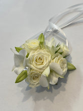 Buttonhole / wrist corsage