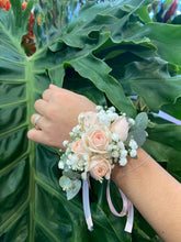 Buttonhole / wrist corsage