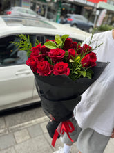 Fall in love - Valentine's Day Red Rose Bouquet