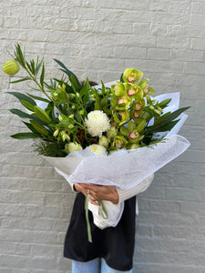white and green bouquet 01