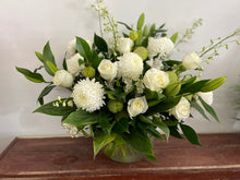 white and green bouquet 02