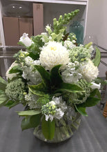 white and green bouquet 03