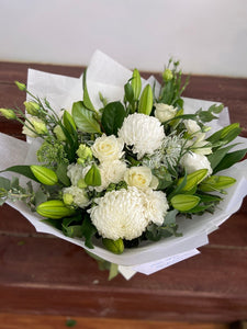 white and green bouquet 09