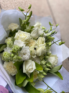 white and green bouquet 10